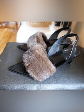 Salondeju Shearling Slingback Heels